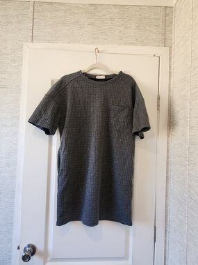 New In Women's Gray Textured Midi Dress with Short Sleeves M Euc